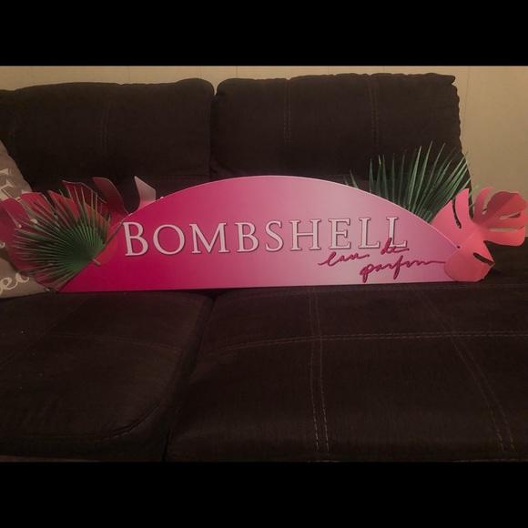 UFT....looking for other VS Pink stuff - Picture 2 of 2